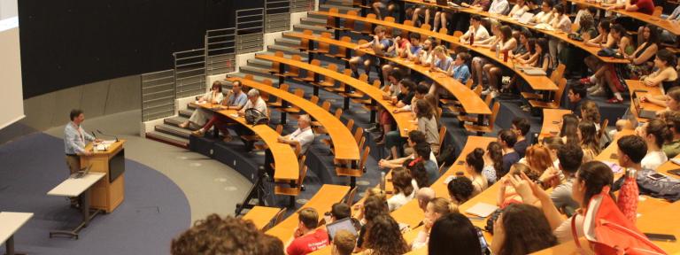 amphi-eleves-ingenieurs-parrain-laurent-blime