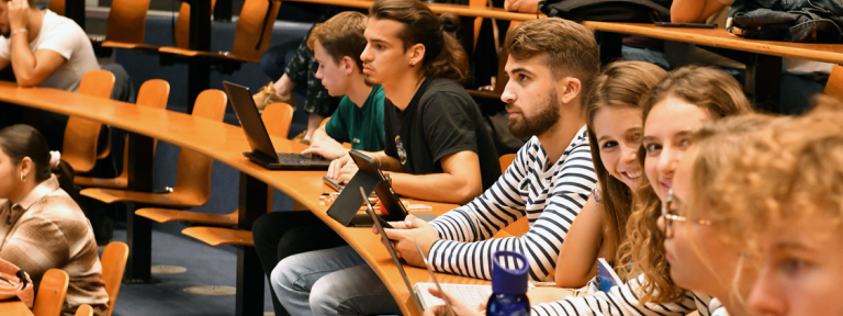 étudiants dans l'amphithéâtre