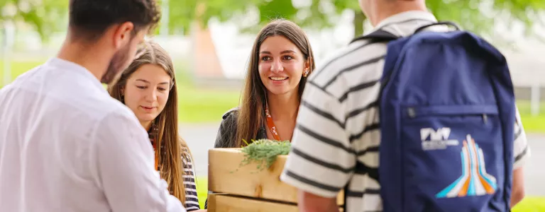 étudiants qui discutent